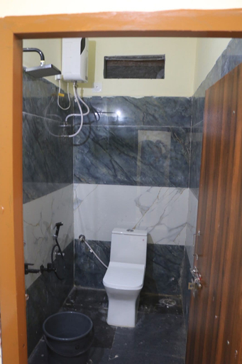 Bathroom 5, Sri Aaradhyaa Hotels And Restaurant, Khammam