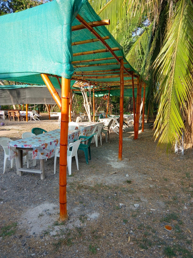 Outdoor dining 2, www.elcocobolofoodanrest.com, Liberia