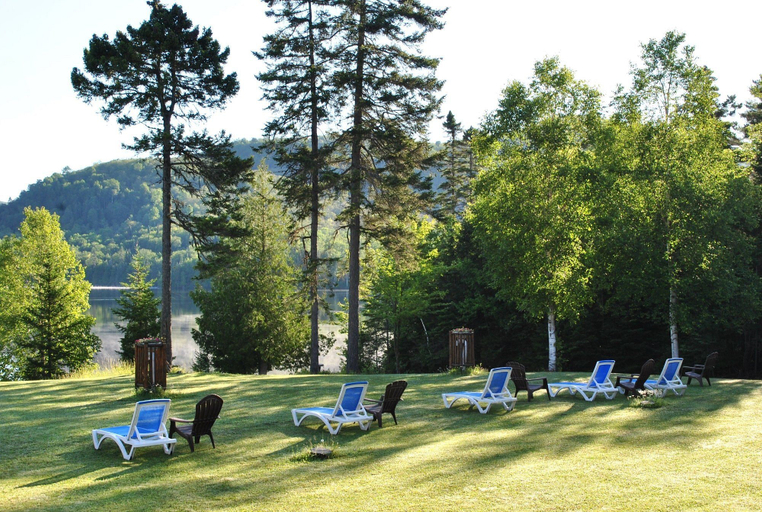 Property grounds 2, L'Ours Bleu, Antoine-Labelle