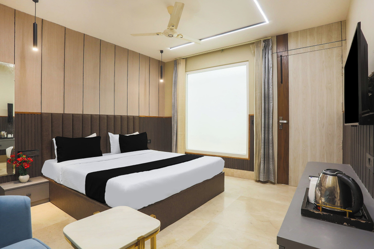 Room 4, Deluxe Hotel Heritage Plaza, Hisar
