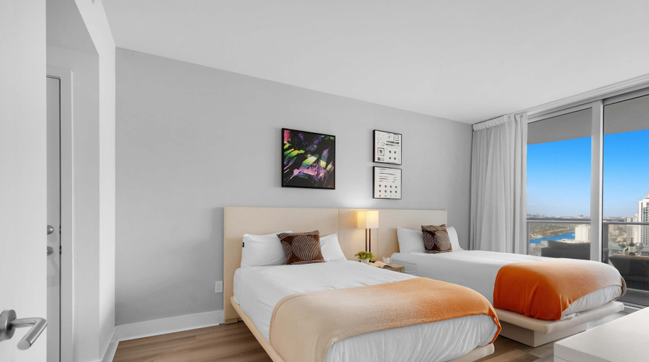 Room 3, Ocean Views - Balcony Resort Pool Paradise, Broward