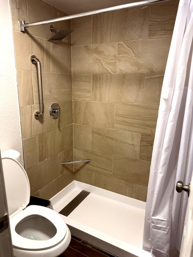 Bathroom 5, Americas Best Value Inn Laredo, Webb