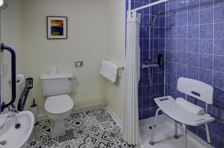 Bathroom 5, Forest Lodge Hotel, BW Signature Collection, Hampshire