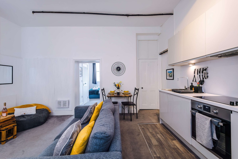 Room 3, Hideaway City Centre Flat in Chester Sleeps 2, Cheshire West and Chester