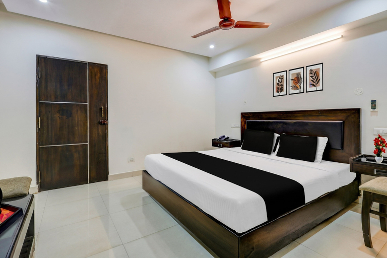 Room 2, OYO Townhouse Gajuwaka Centre, Visakhapatnam