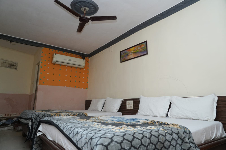 Room 5, HOTEL SAFARI, Ahmadabad