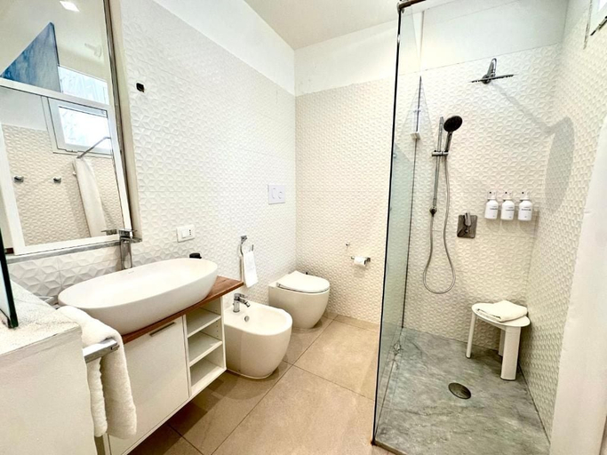 Bathroom 4, Torre Pozzillo Beach, Palermo