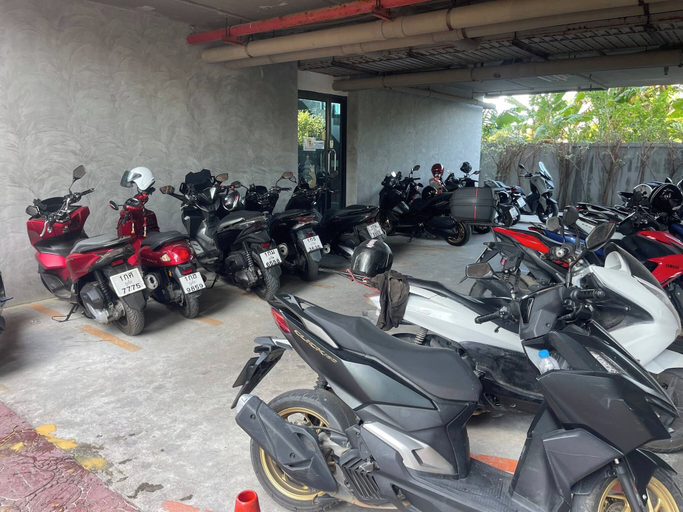 Property grounds 2, Quiet Sunrise Studio, Nai Harn, Pool and Gym, Pulau Phuket