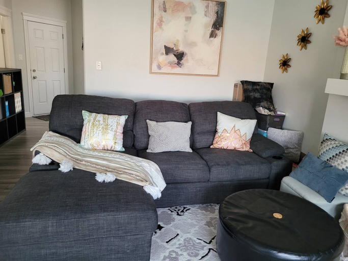 Living area, Rapperswill Serenity, Division No. 11