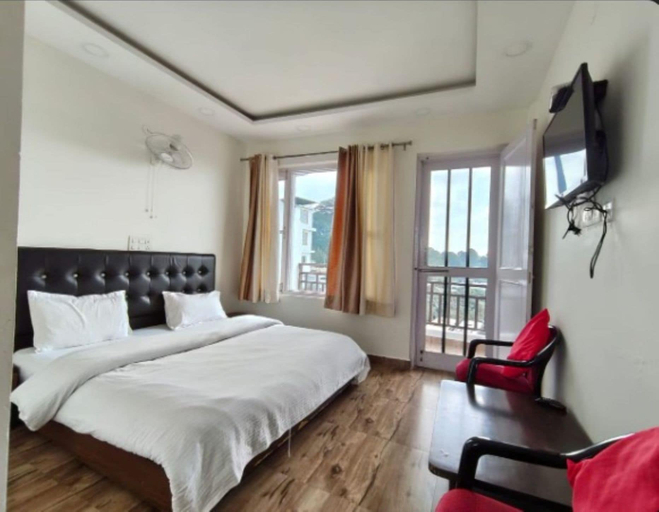 Room 3, Hotel Gliders Inn, Kangra