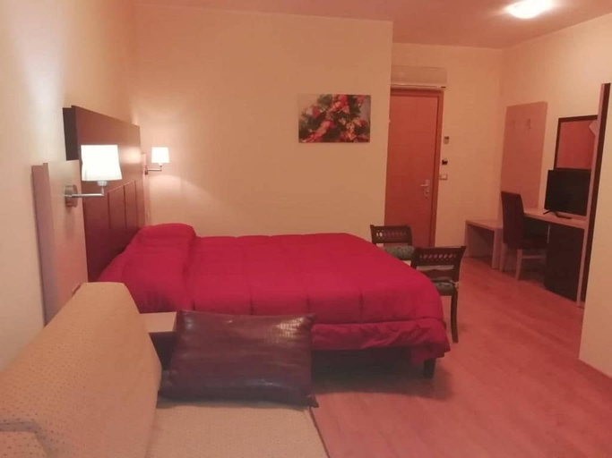 Bedroom 4, Hotel Miami, Teramo