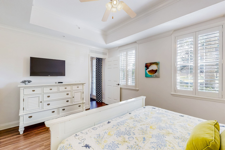 Room 3, Elevated Condo With Wraparound Porch at Reunion, Osceola