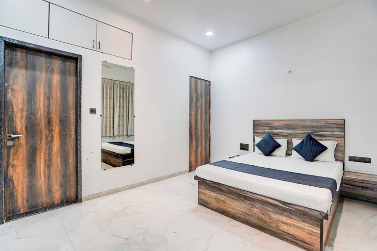 Room 5, DanCenter Villa Viva 5BHK with Pvt Pool, Pune
