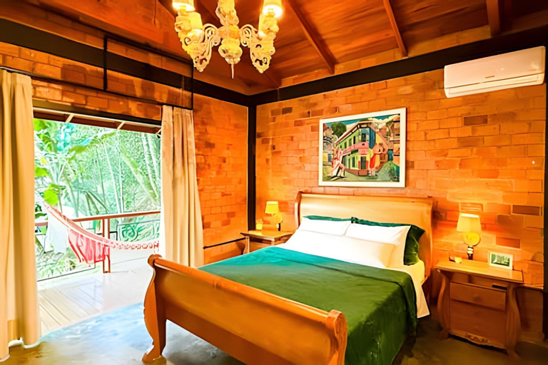 Room 2, ASA Quinta da Esmeralda Bar Pool Cabins, Itajaí