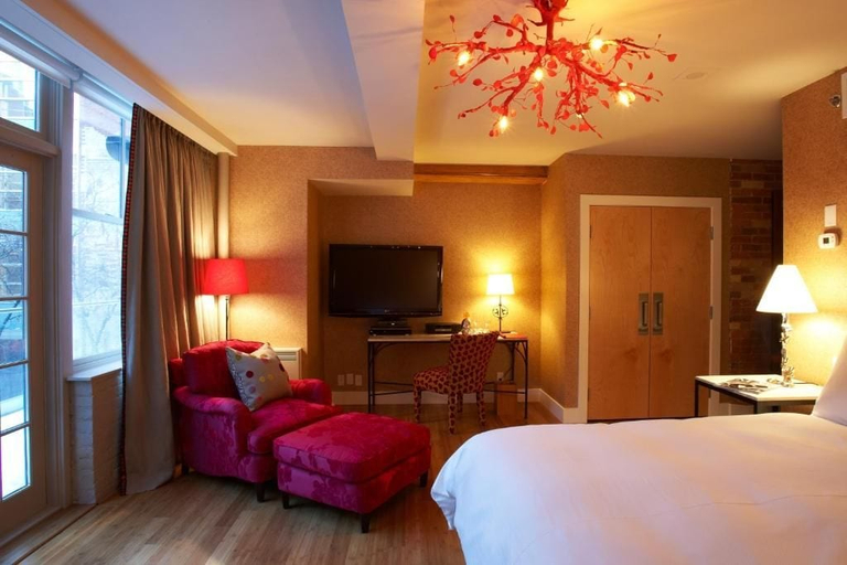 Room 3, Aurelia House Hotel, Toronto