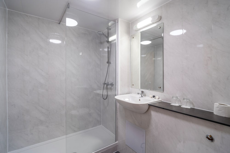 Bathroom 3, Britannia Hotel Wigan, Wigan