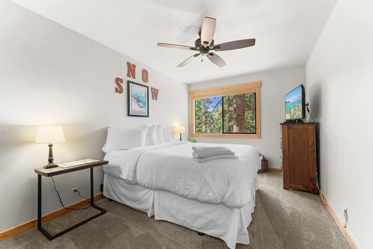 Room 2, Indian Hills Charming Townhome 3 Bedroom Townhouse, Placer