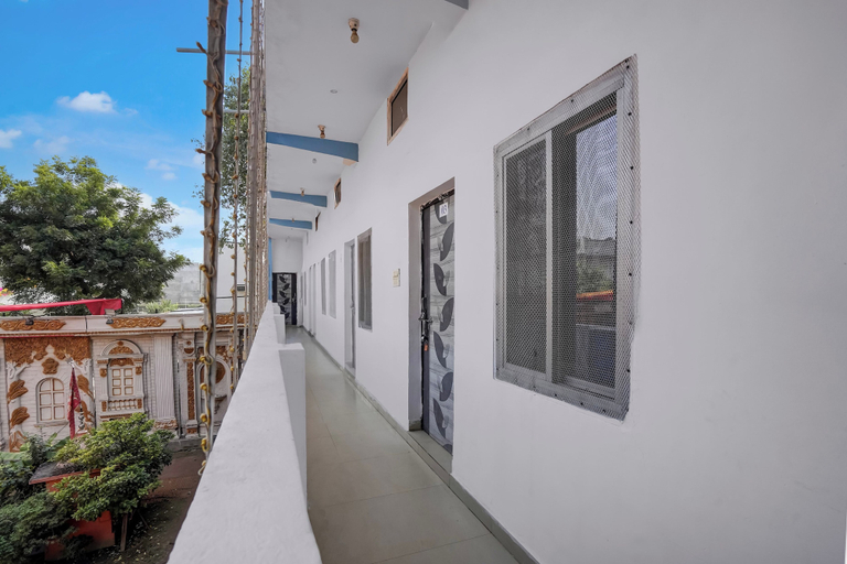 Exterior detail 5, Townhouse Kolkata RabindraHotel, Sultanpur