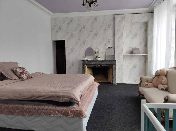 Room 2, Domaine, Mayenne
