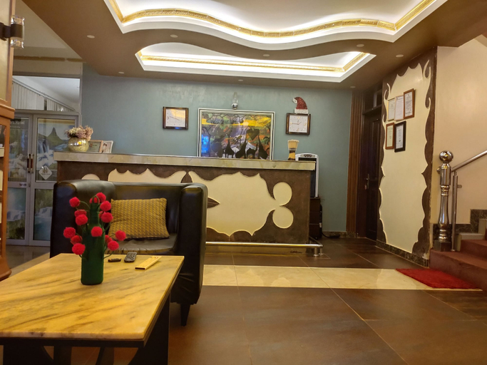 Lobby 4, Warmers Hotel, Busiiro