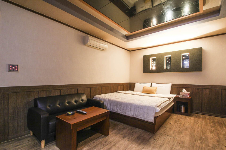 Bedroom 3, Changwon Jinhae Yongwon Mu, Jinhae