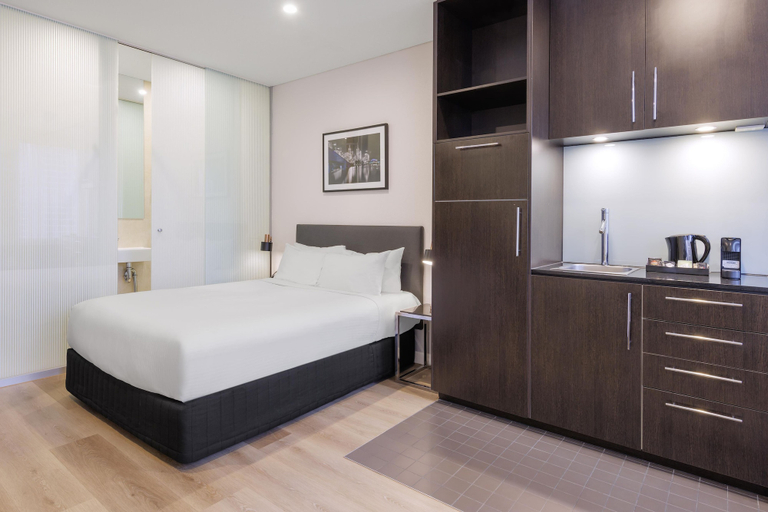 Bedroom 3, Oaks Melbourne on Collins Suites, Melbourne