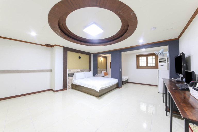 Bedroom 3, Busan Gwanganri Gung, Suyeong