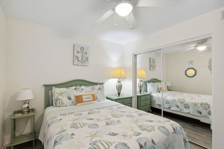 Room 4, Oceanfront Condo Pool Direct Beach, Nassau