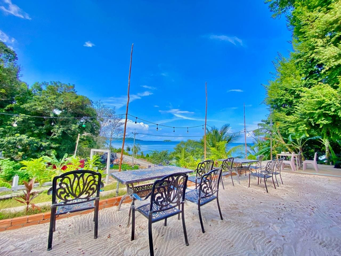 Outdoor dining 5, 7 Makara Bungalow Koh Rong, Sihanoukville