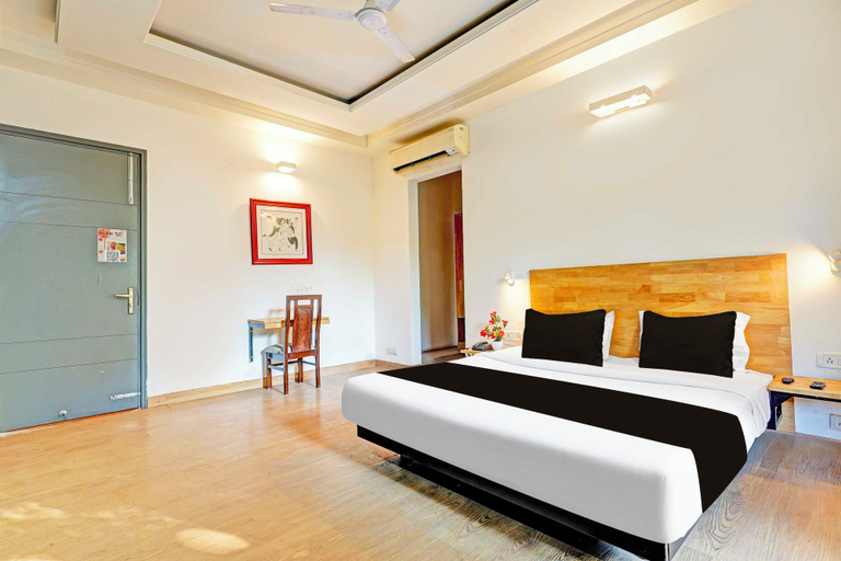 Room 4, Townhouse Oak Omaxe City Centre Gurgaon, Gurgaon