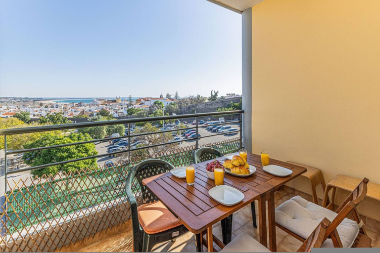 Room 5, Lagos Sea View 2BR Near Old Town, Lagos