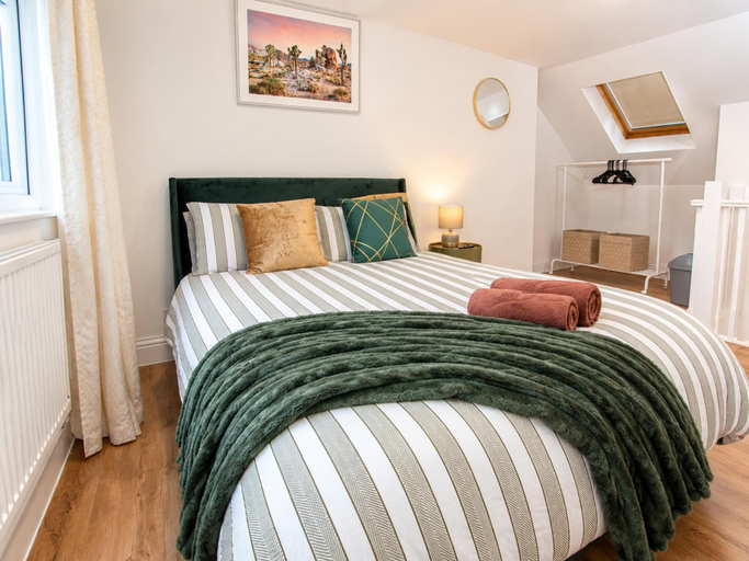 Room 4, Gorgeous 3 Bed Home - Contractor & Corporate Stays, Medway