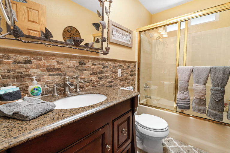 Bathroom 3, Stony Creek Cabin, San Bernardino