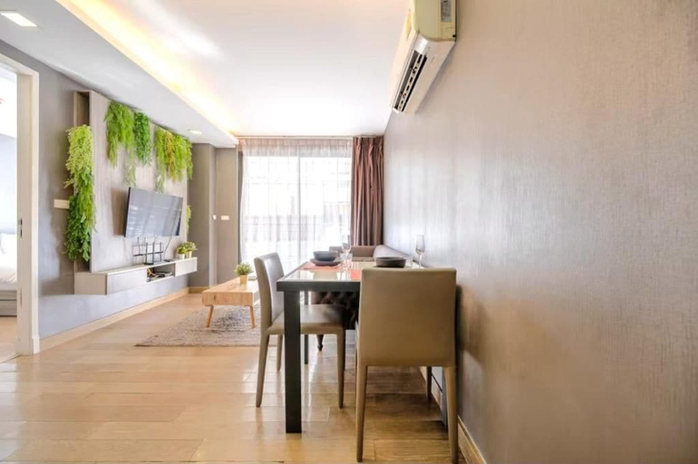 Dining 5, Dazzle Residence Sukhumvit Bangkok, Wattana