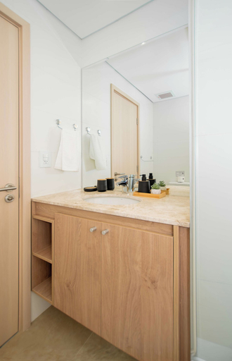Bathroom 2, 2BR at First del Sol Modern & Stylish, Asunción