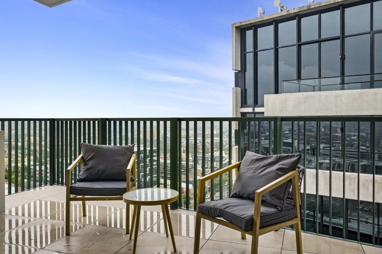 Balcony 3, St Kilda Road 2-bed With Rooftop Access, Melbourne