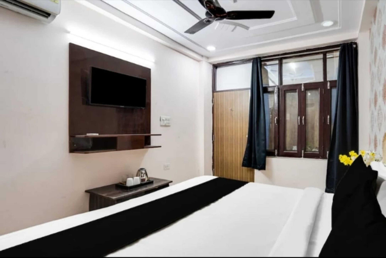 Room 4, The Hamlet Hotel, Gautam Buddha Nagar