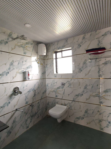 Bathroom 2, Peak Paradise Resort, Raigarh