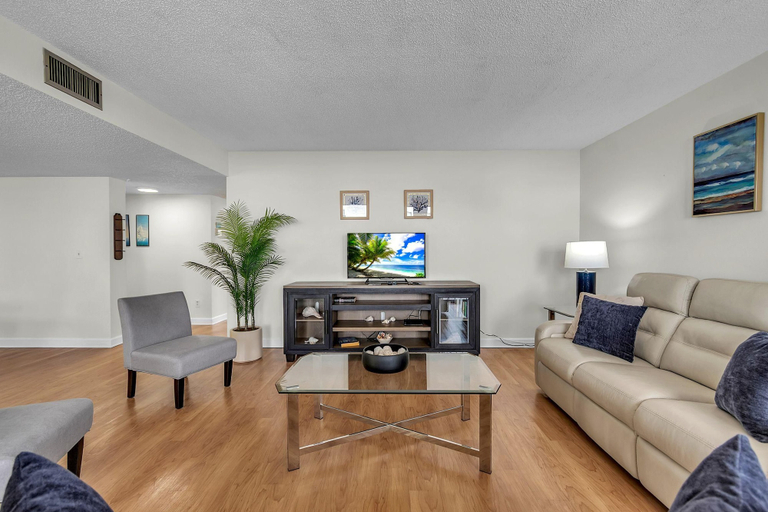 Living area 3, Sea Club #43 - The Shore Thing, Pinellas