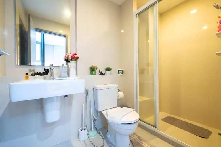 Bathroom 2, The Base Central Pattaya, Pattaya