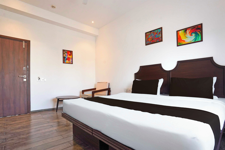 Room 4, Townhouse Oak Ramdaspeth KRIMS Hospital, Nagpur