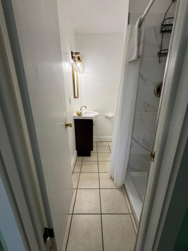 Bathroom 3, Bay Port Lodging, Benzie