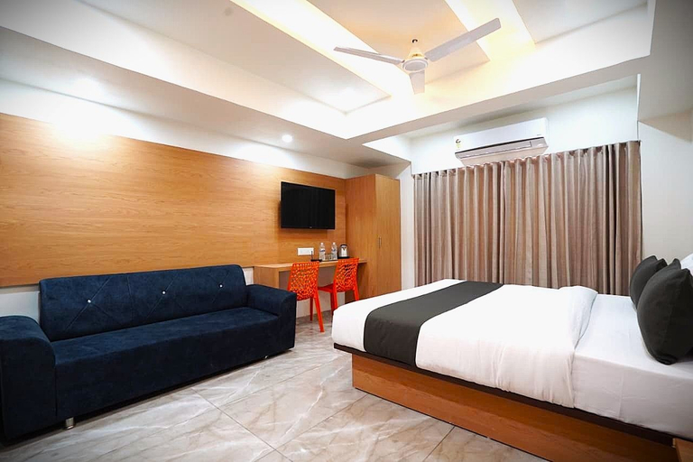 Room 1, hotel orange tree, Ahmadabad