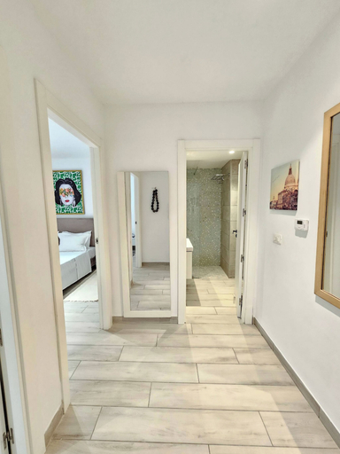 Room 2, Luminous Escape to La Marsa, La Marsa