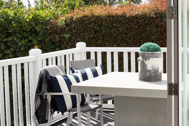 Outdoor dining, The Rose COttage, Waitakere