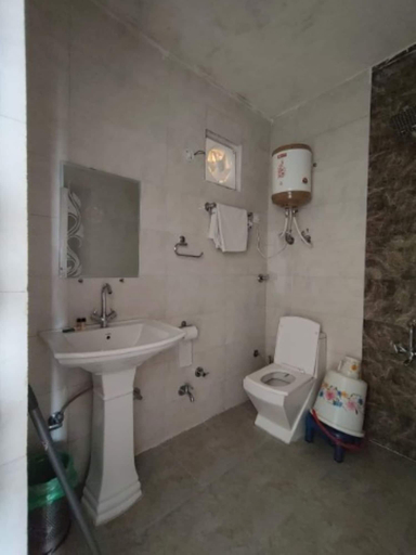 Bathroom 5, Hotel Gliders Inn, Kangra