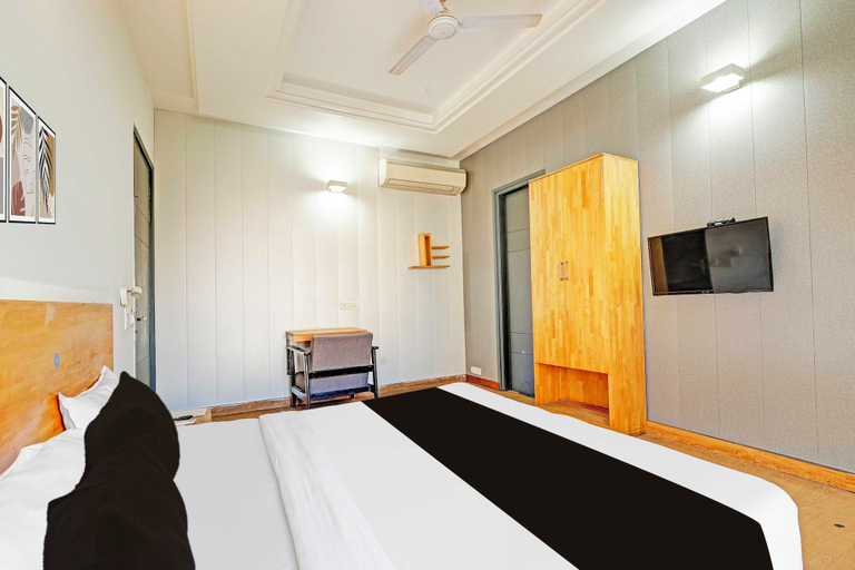 Room 2, Townhouse Oak Omaxe City Centre Gurgaon, Gurgaon