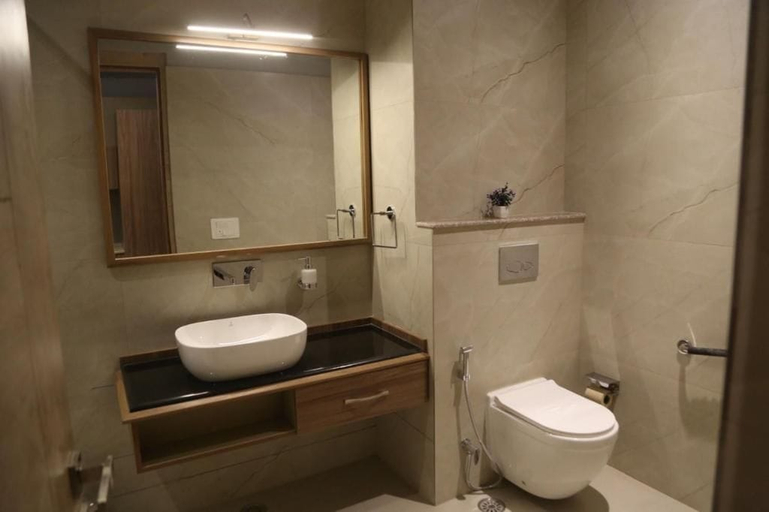 Bathroom 4, Gangotri Vaas Stay, Mathura