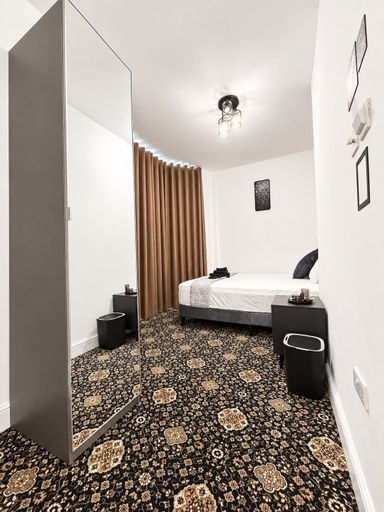 Room 5, Marine Inn, Essex