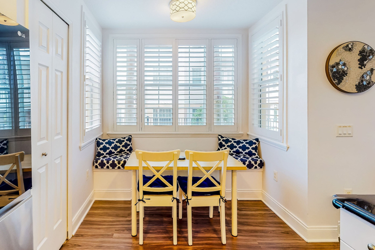 Room 5, Elevated Condo With Wraparound Porch at Reunion, Osceola